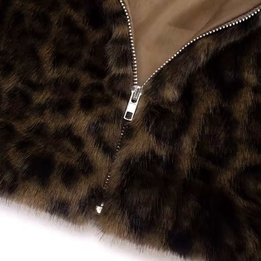 Leopard Faux Fur Cropped Capelet - Picture 8 of 9